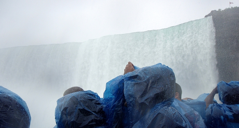 bbrrbrr-- horseshoe falls from boat