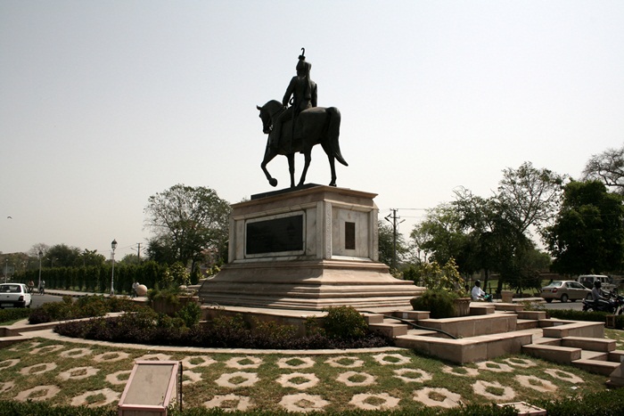 Statue of Sawai Man Singh II, Ramniwas Garden