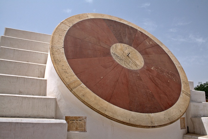 Nadivalaya Yantra (Equinoctial Dial)