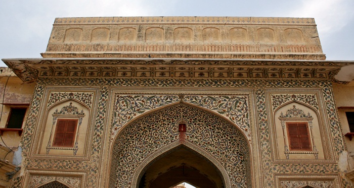 udai gate (stable gate)