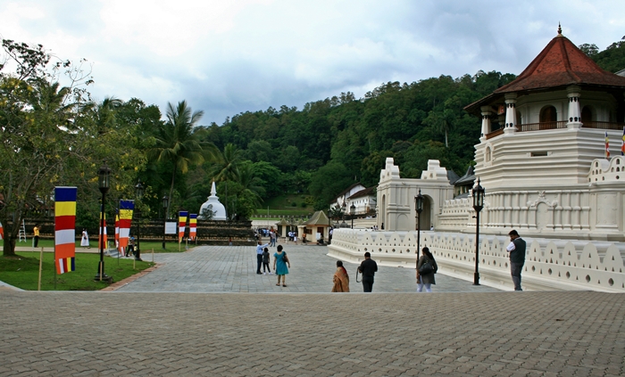 IMG_3625temple of the sacred tooth relic
