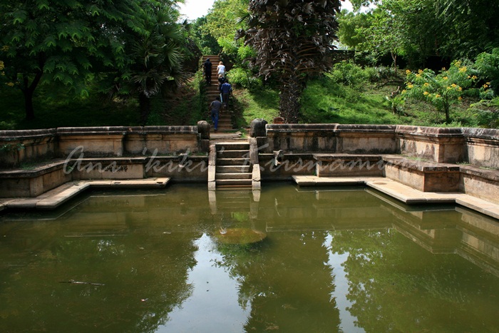 Kumara Pokuna-royal bath