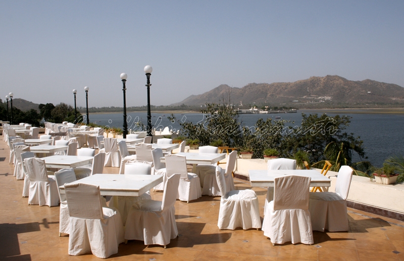 jag mandir seen from city palace