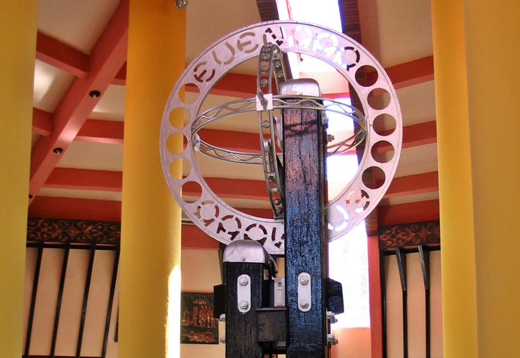 pontianak-the equator monument