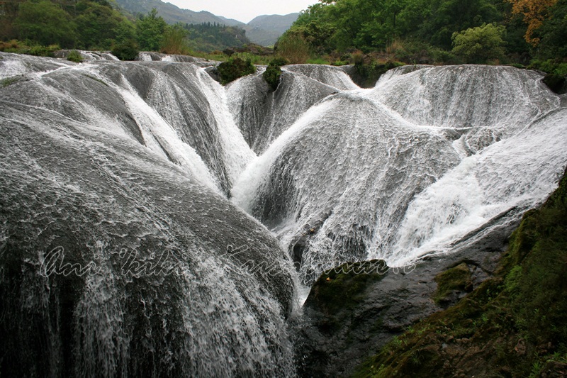 Yinlianzhuitan Waterfall 