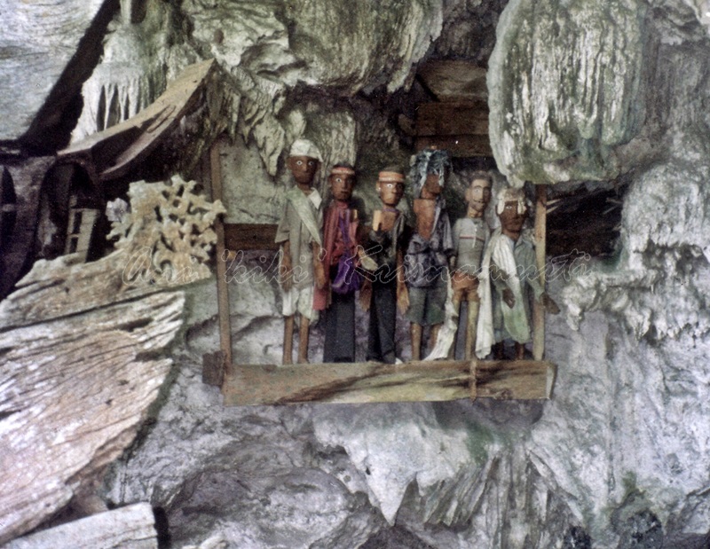 life size carved wooden effigies of the dead