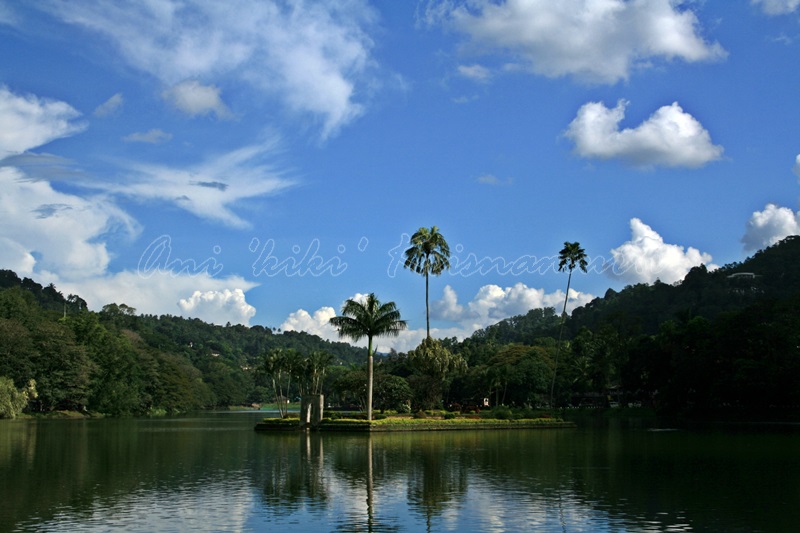 kandy lake, sri lanka
