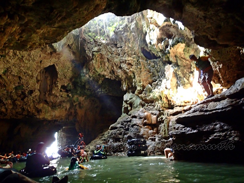 cave tubing - pindul 